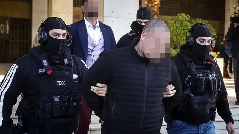 Διπλή δολοφονία στη Φοινικούντα: Προφυλακιστέος ο 30χρονος για συνέργεια μετά από 9ωρη απολογία