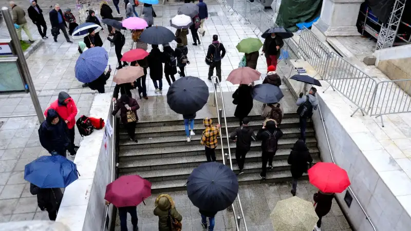 Κακοκαιρία «BYRON»: Σαρώνει την Αττική – Πλημμυρισμένοι δρόμοι, διακοπές κυκλοφορίας