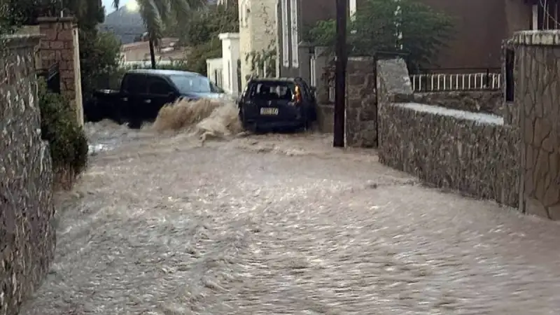 Κακοκαιρία Byron: Πλημμύρες, απεγκλωβισμοί και σοβαρά προβλήματα σε πολλές περιοχές της χώρας