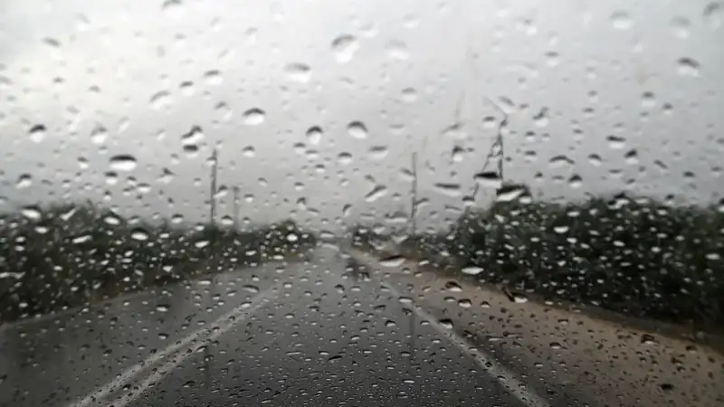 Μέχρι το μεσημέρι η επέλαση της κακοκαιρίας Byron – Σε ποιες περιοχές επιμένει η κακοκαιρία