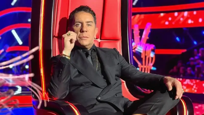 Μήνυση κατά Μαζωνάκη από 21χρονο τραγουδιστή – Αντικρουόμενες θέσεις και βαριές καταγγελίες για εκβιασμό