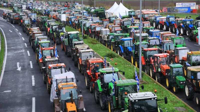 Σκληραίνουν τη στάση τους οι αγρότες. Αρνούνται να δουν τον πρωθυπουργό. Όλα τα αιτήματα