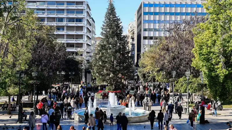 Καιρός Χριστουγέννων: Ο «Ωμέγα Εμποδιστής» φέρνει πρόσκαιρη ηρεμία – Τι δείχνουν τα πρώτα στοιχεία για τις γιορτές