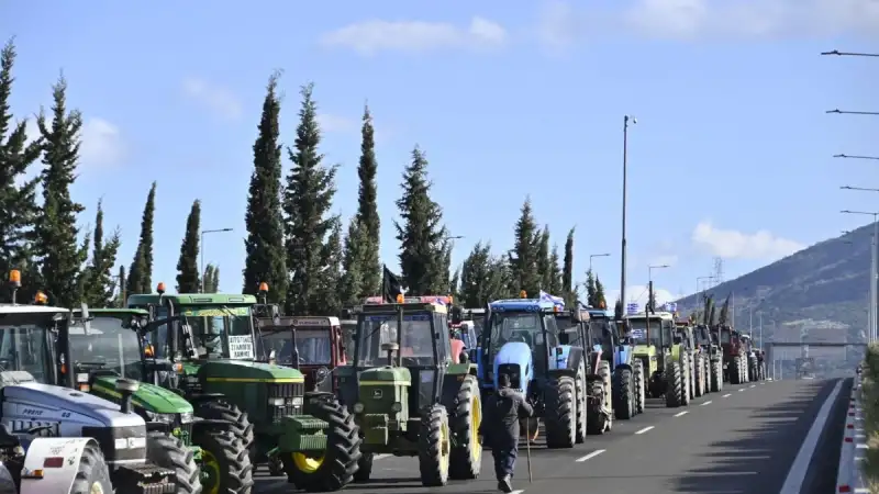 Αγρότες: Μεγάλη αποχώρηση από τα μπλόκα – Τέλος στο μπλόκο της Αθηνών-Λαμίας μετά από 53 ημέρες
