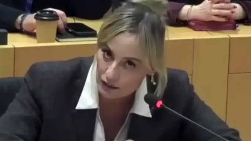 Ελεονώρα Μελέτη: Τα δάκρυα στο Ευρωκοινοβούλιο και η αποκάλυψη που σόκαρε – «Ήμουν θύμα κακοποίησης, ήμουν απλά τυχερή»