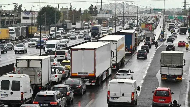 Flyover και στον Κηφισό; Το σχέδιο μαμούθ για να τελειώσει το μαρτύριο των οδηγών και η αποκέντρωση των επιχειρήσεων