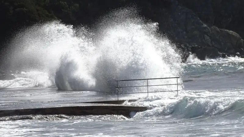 Συναγερμός από την ΕΜΥ: Έρχονται θύελλες 10 μποφόρ την Τρίτη – Ριπές ανέμου έως 120 χλμ/ώρα και χιόνια στην Αττική