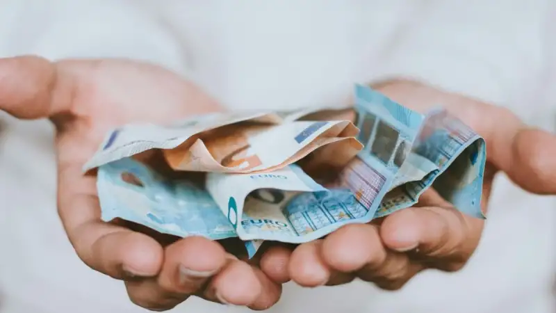 Νέο επίδομα ανεργίας: Πώς θα φτάσει έως τα 1.295 ευρώ – Οι αλλαγές από 1η Απριλίου 2026