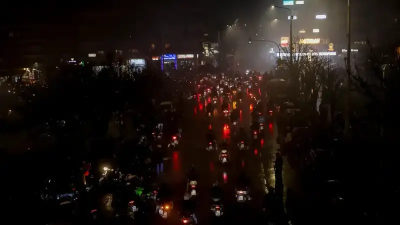 ΠΑΟΚ: «Αδέρφια ζείτε, εσείς μας οδηγείτε» – Συγκλονιστικές εικόνες στην Τούμπα για τα 7 «αετόπουλα»