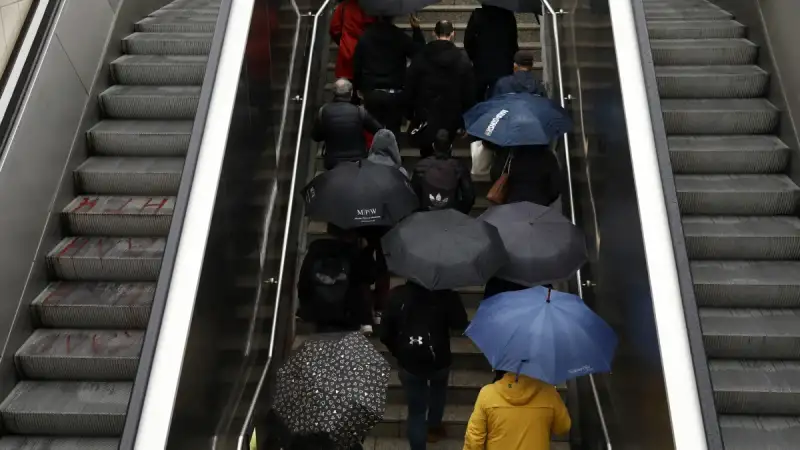 Καιρός σήμερα: «Μαλακώνει» η κακοκαιρία αλλά σαρώνουν 10 μποφόρ το Αιγαίο – Πού θα «χτυπήσουν» καταιγίδες