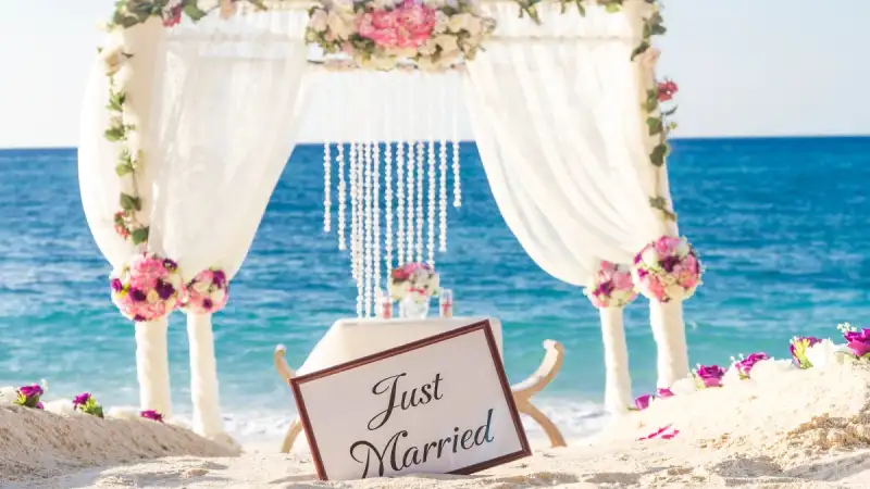 Τέλος τα «μαύρα» σε γάμους και βαπτίσεις: Έρχεται το ψηφιακό πελατολόγιο μετά το Πάσχα