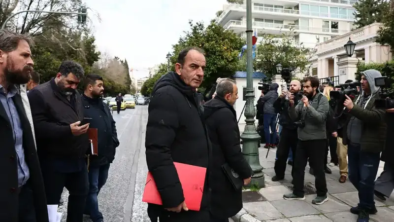 Κρίσιμη ώρα στο Μαξίμου: Στο «τραπέζι» με τον Μητσοτάκη οι «σκληροί» των μπλόκων – Το «όχι» του Πρωθυπουργού για νέα μέτρα