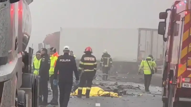 Τραγωδία στη Ρουμανία: «Μπλόκαρε το τιμόνι στην προσπέραση» – Η μαρτυρία-κλειδί επιζώντα για το lane assistance