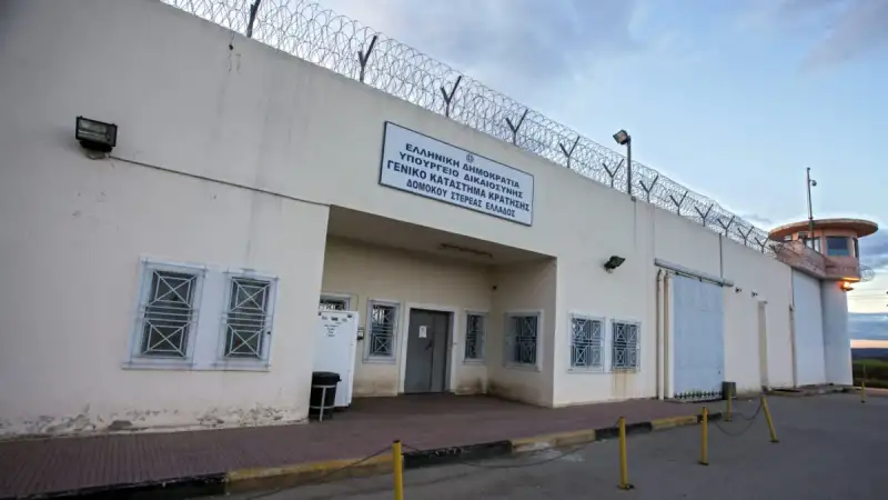 Φαρ Ουέστ στις φυλακές Δομοκού: Δολοφονία ισοβίτη στο γραφείο του αρχιφύλακα – Η εμπλοκή Ριζάι