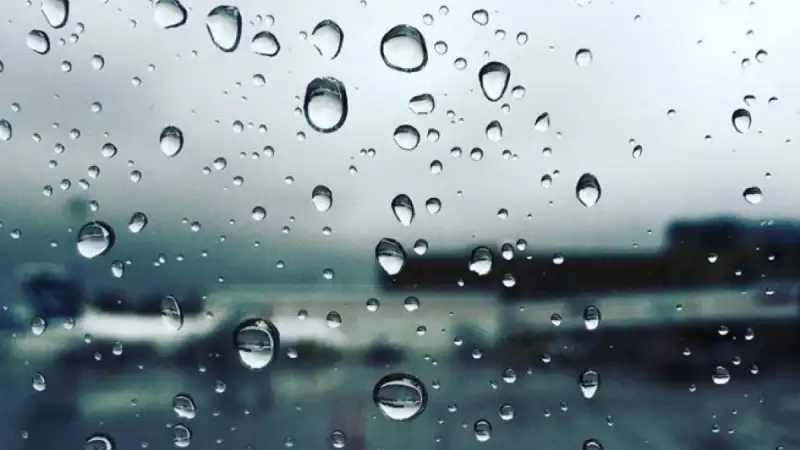 Άστατος καιρός με «κοκτέιλ» φαινομένων: Βροχές, σκόνη και ισχυροί νοτιάδες