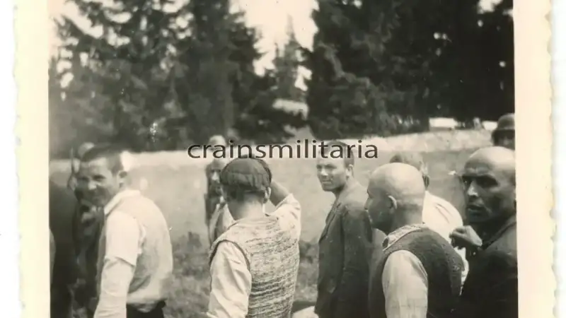 Τέλος στη δημοπρασία των φωτογραφιών της Καισαριανής στο eBay – Ταυτοποιήθηκαν οι πρώτοι ήρωες