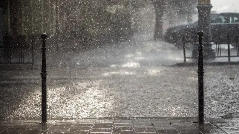 Πορτοκαλί συναγερμός από την ΕΜΥ: Επικίνδυνα φαινόμενα με 10 μποφόρ και καταιγίδες – Ποιες περιοχές κινδυνεύουν