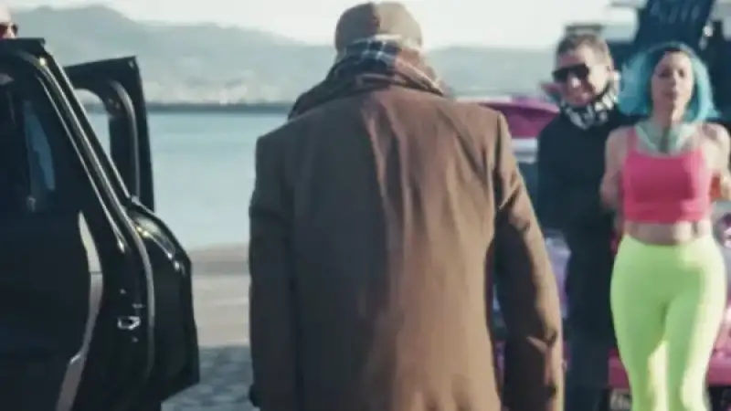 «Σεισμός» στην Καλαμάτα για το σποτ του Καρναβαλιού: Καταγγελίες για trafficking και «ανταλλαγή» γυναίκας