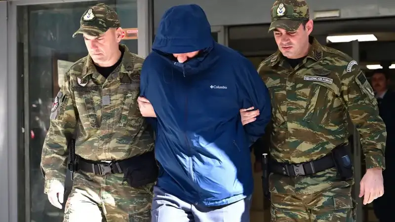 Σμήναρχος - Κατάσκοπος: Αντιμέτωπος με ισόβια για εσχάτη προδοσία και απώλεια ιθαγένειας