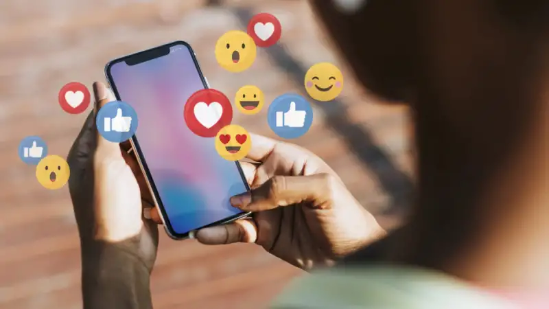 Παιδιά και «διαδίκτυο»: Καθολική απαγόρευση social media για παιδιά έως 15 ετών. Τι σημαίνει για τους γονείς;