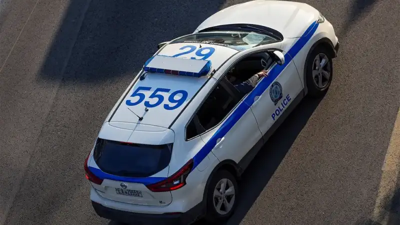 Θρίλερ στη Βούλα: 55χρονος βρέθηκε νεκρός με τραύματα από μαχαίρι – Όλα τα ενδεχόμενα ανοιχτά