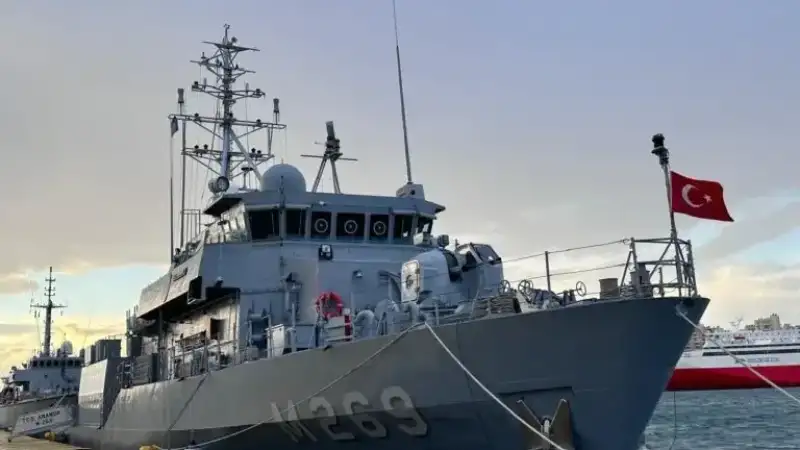 Τουρκικό πολεμικό πλοίο στον Πειραιά: Το παρασκήνιο και η κατάσταση των ελληνικών ναρκοθηρευτικών