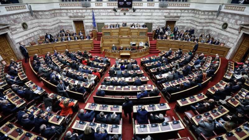 Live η πολιτική αντιπαράθεση Μητσοτάκη - Ανδρουλάκη στη Βουλή για ακρίβεια και ιδιωτικό χρέος