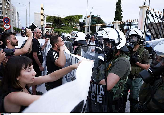 Ναυάγιο στην Πύλο: Πορείες διαμαρτυρίας με μολότοφ στο κέντρο της Αθήνας