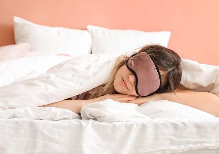 Η χειρότερη στάση ύπνου για το δέρμα. Η στάση ύπνου που προκαλεί ρυτίδες και ασυμμετρία