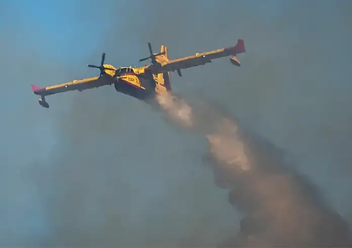 Φωτιά τώρα στη Βαρυμπόμπη – Ισχυρές δυνάμεις της Πυροσβεστικής στο σημείο