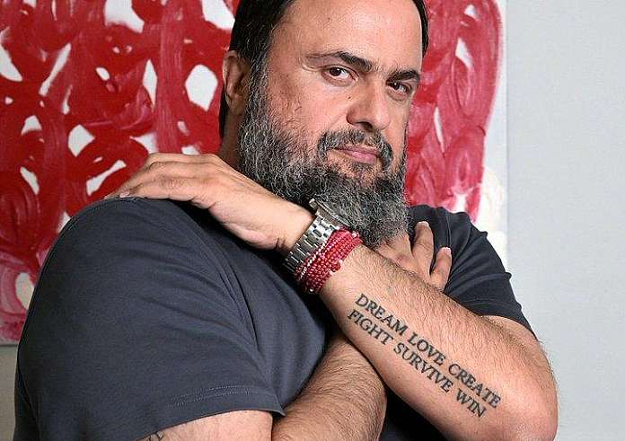 Αυτό είναι το τατουάζ του Βαγγέλη Μαρινάκη: Οι 6 λέξεις που έχει «χτυπήσει» στο αριστερό χέρι του