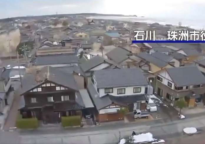 Ιαπωνία: Αγωνία για τα τσουνάμι και τα πυρηνικά εργοστάσια μετά τα 7,4 Ρίχτερ – Τρόμος από τους μετασεισμούς