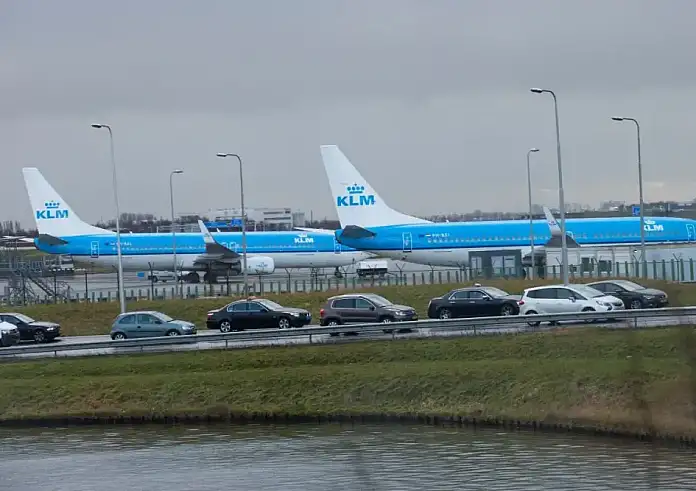 Φρικτό δυστύχημα στο Άμστερνταμ: Κινητήρας αεροπλάνου της KLM ρούφηξε άνθρωπο