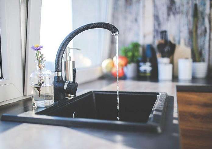 Τέσσερις λόγοι για να βάλατε στο σπίτι σας φίλτρο νερού