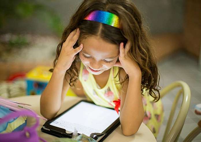 Ερευνήτρια υποστηρίζει ότι τα παιδιά που μεγαλώνουν με tablet παρουσιάζουν μεγάλες διαφορές στη συμπεριφορά τους σε σχέση με τα άλλα