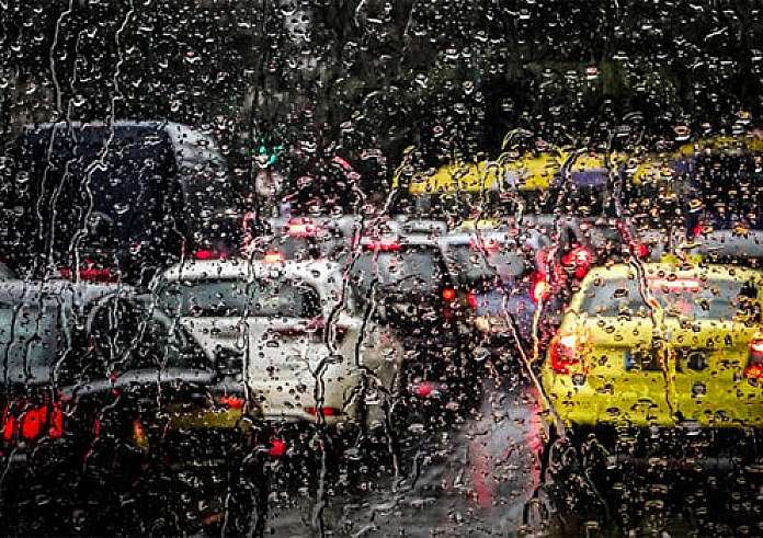 Κυκλοφοριακά προβλήματα στην Αθήνα μετά το μπουρίνι – Ποιους δρόμους να αποφύγετε