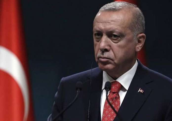 Οργή στην Τουρκία για τη Σουηδία – Κούρδοι κρέμασαν ομοίωμα του Ερντογάν