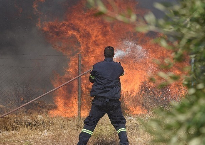 Βοιωτία: Μεγάλη φωτιά στην Αλίαρτο