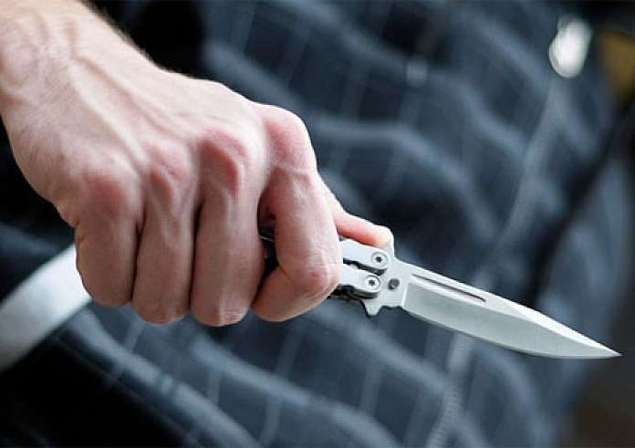 Σοκ στο Μενίδι: Με το μαχαίρι καρφωμένο στην κοιλιά εντοπίστηκε νεκρή η 40χρονη στη μέση του δρόμου