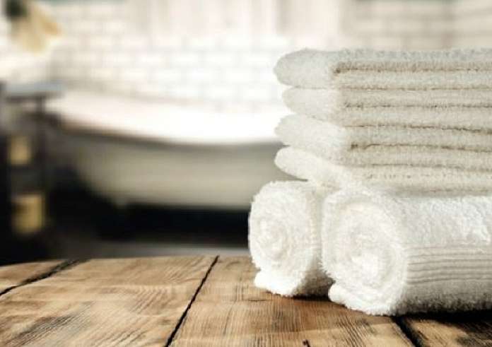 Δέκα  κόλπα για να εξαφανίσετε τις δυσάρεστες οσμές στο μπάνιο και να το κάνετε να μυρίζει πάντα υπέροχα
