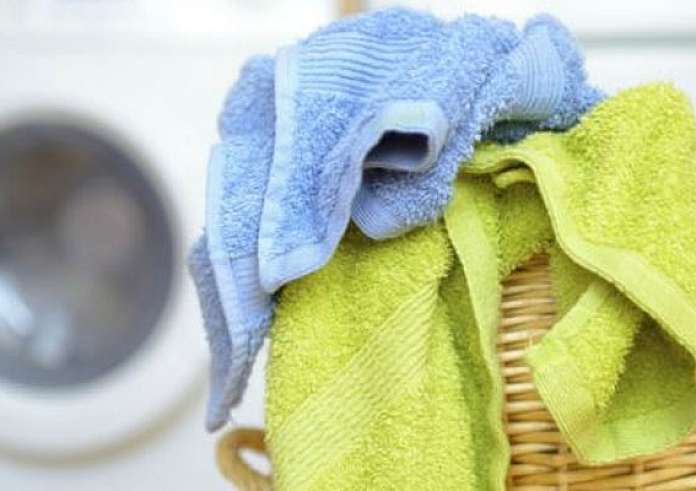 Πετσέτες που μυρίζουν άσχημα ακόμα και μετά το πλύσιμο: Ο τρόπος για να τις κάνετε να μοσχοβολάνε