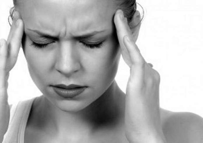 Λόγοι για τους οποίους μπορεί να ξυπνάτε με πονοκέφαλο