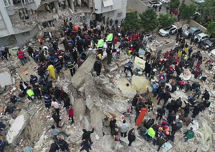 Σεισμός στην Τουρκία: Ανασύρθηκε μωράκι δύο μηνών ζωντανό από τα ερείπια μετά από 128 ώρες