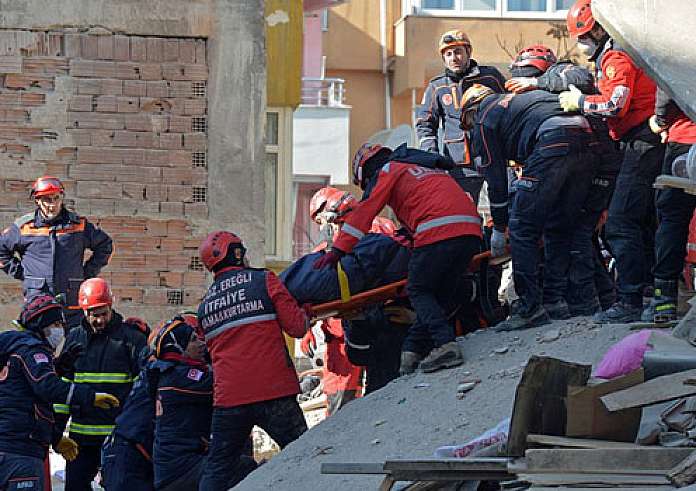 Τουρκία: Δύο επιζώντες ανασύρθηκαν από τα συντρίμμια 208 ώρες μετά τον σεισμό