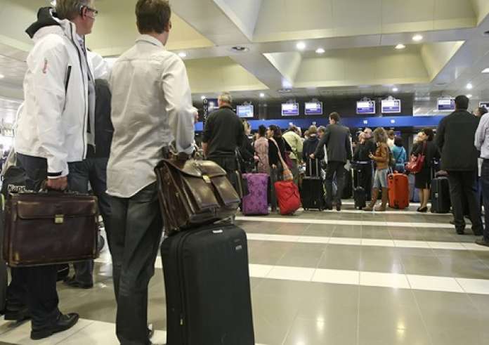 Καταγγελίες κατά 7 αεροπορικών για χρεώσεις χειραποσκευών – Παρέμβαση ζητούν οι ενώσεις καταναλωτών