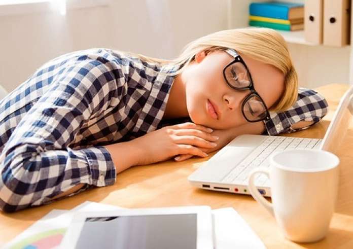 Γιατί νιώθεις ενοχές όταν δεν κάνεις τίποτα – Οι 10 ψυχολογικοί λόγοι πίσω από την ανάγκη για συνεχή δράση