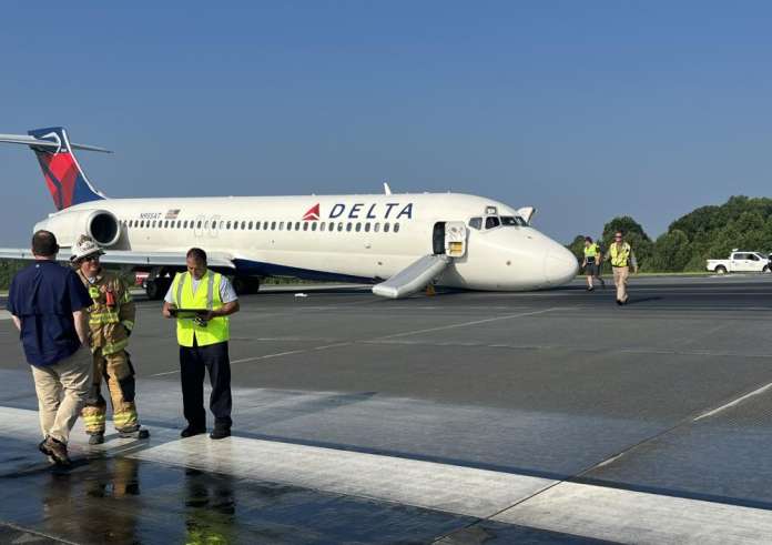 ΗΠΑ: Αεροπλάνο στο Σάρλοτ προσγειώθηκε με τη μύτη