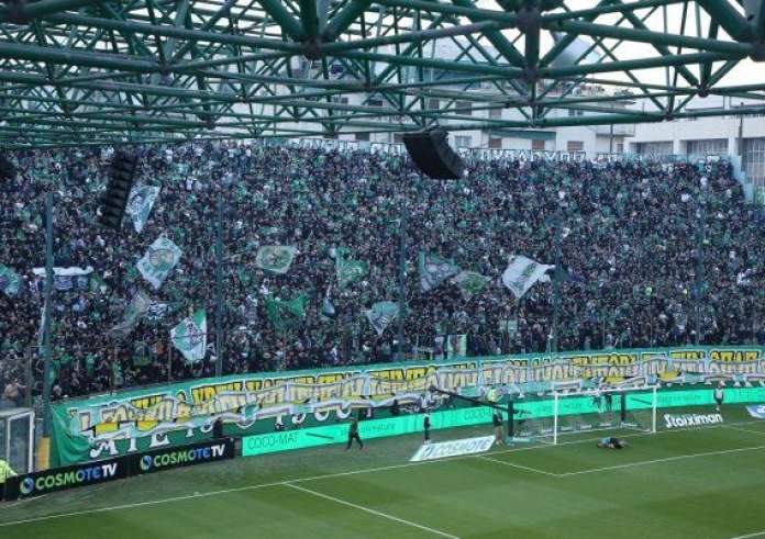 Χόρτο Μαγικό: Η ιστορία του πιο δημοφιλούς ελληνικού συνθήματος που άλλαξε τα γήπεδα