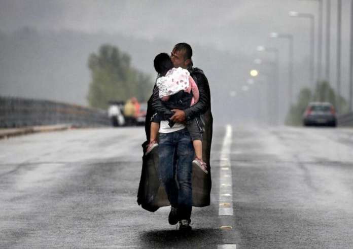 Γιορτή του πατέρα: Χρόνια πολλά στους μπαμπάδες του κόσμου όλου με μια εμβληματική φωτογραφία