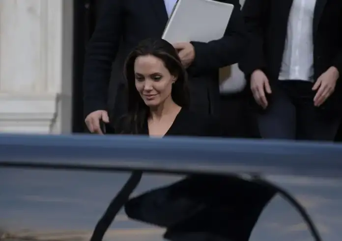 Angelina Jolie: Το πολυτελές αυτοκίνητο μετακινείται στην Ελλάδα – Πόσο κοστίζει